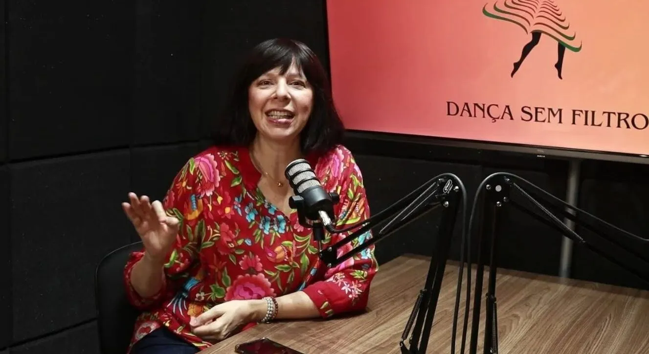 Carla Salvagni apresentando o Dança sem Filtro